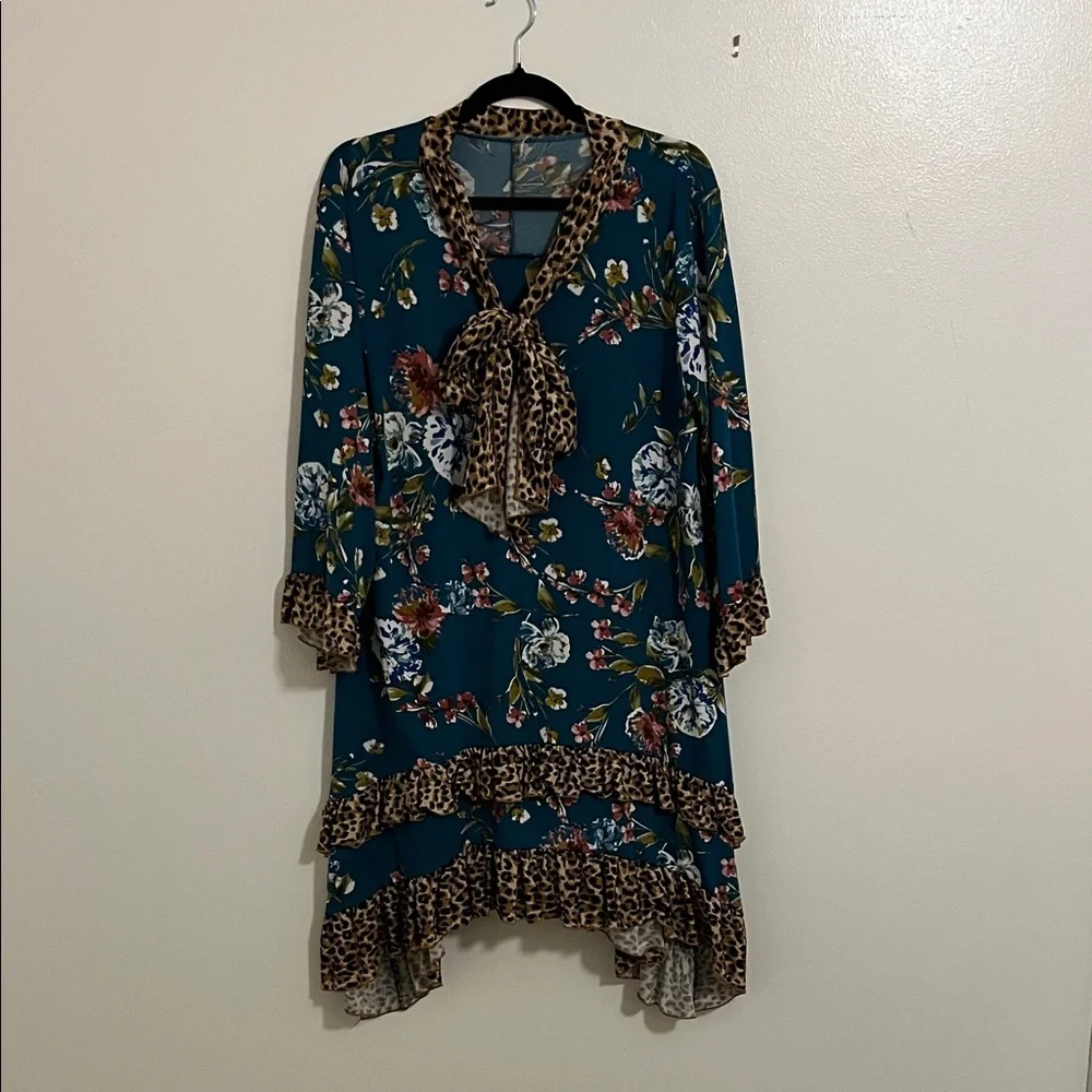 Zadie B’s Floral top with Leopard Trim - Picture 1 of 2